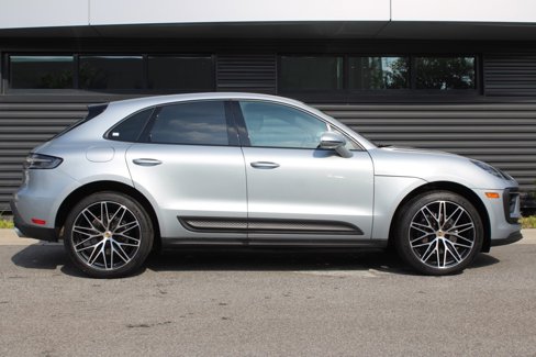 Certified 2024 Porsche Macan image 8