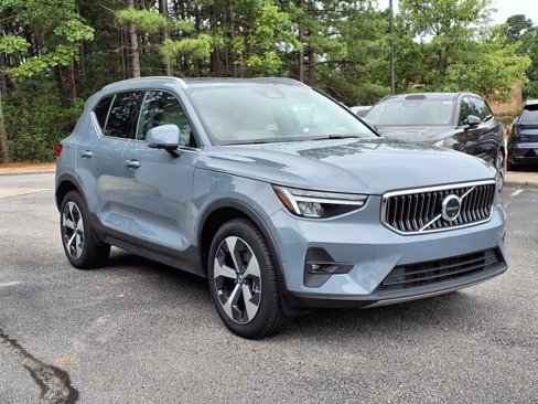 Certified 2023 Volvo XC40 B5 Plus w/ Driver Assist Package image 28
