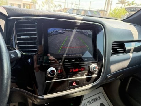 Used 2020 Mitsubishi Outlander SE image 18