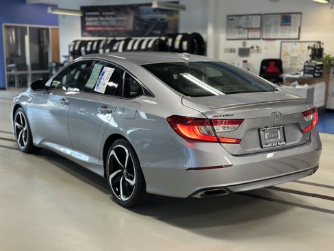 Used 2018 Honda Accord Sport image 6