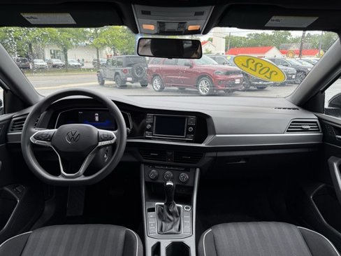 Used 2022 Volkswagen Jetta Sport image 5