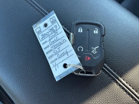 Used 2024 GMC Terrain SLT image 32
