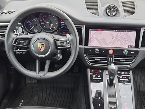 Certified 2025 Porsche Macan image 35