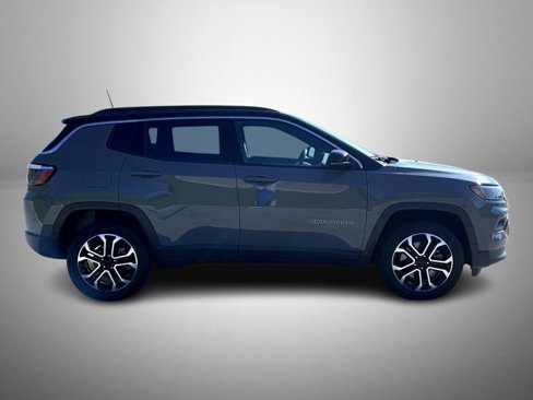 Used 2023 Jeep Compass Limited image 4