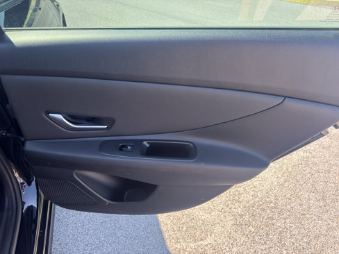 Used 2022 Hyundai Elantra SEL w/ Convenience Package image 28