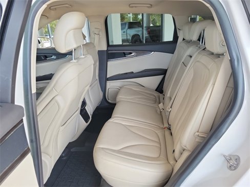 Used 2019 Lincoln Nautilus Select image 14