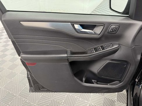 Used 2022 Ford Escape Titanium image 10