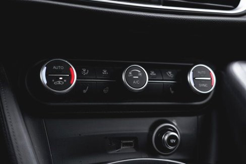 Used 2022 Alfa Romeo Stelvio Veloce image 32
