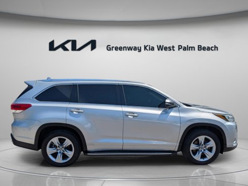 Used 2017 Toyota Highlander Limited image 9