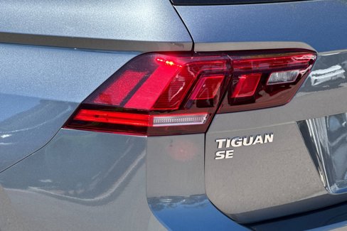 Used 2021 Volkswagen Tiguan SE R-Line image 27