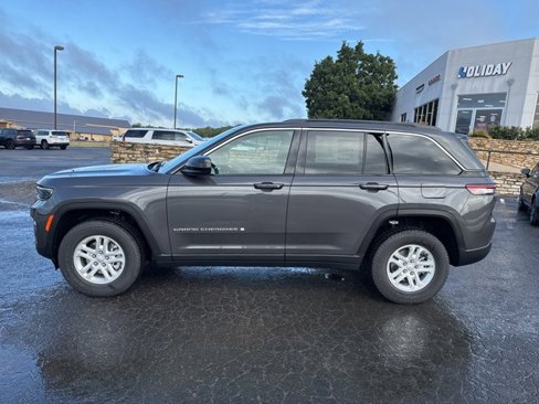 New 2025 Jeep Grand Cherokee Laredo w/ Luxury Tech Group I image 2