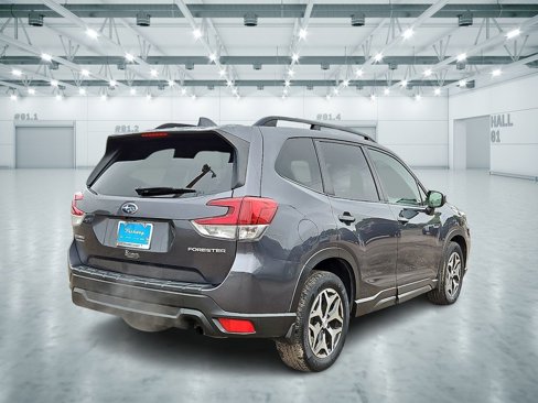 Used 2020 Subaru Forester Premium image 3