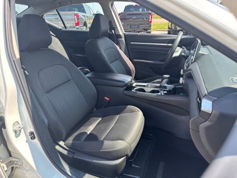 Used 2023 Nissan Altima 2.5 SV image 14