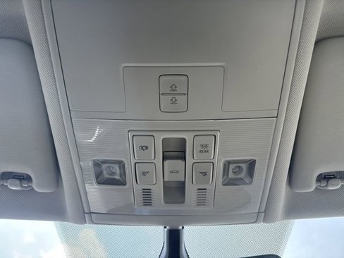 Used 2018 Volkswagen Tiguan SEL w/ 3rd Row Seat Package image 26