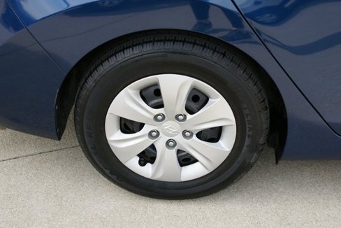 Used 2016 Hyundai Elantra SE image 11