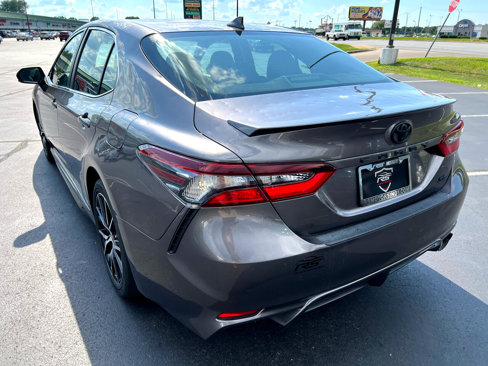 Used 2022 Toyota Camry SE image 6