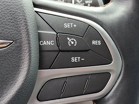 Used 2017 Chrysler Pacifica Touring-L Plus image 27