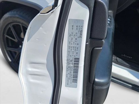 Used 2020 Jeep Grand Cherokee Laredo image 20