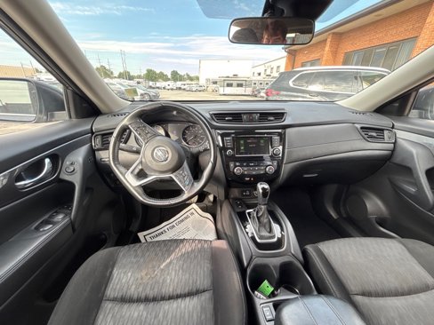 Used 2020 Nissan Rogue SV w/ Premium Package image 17