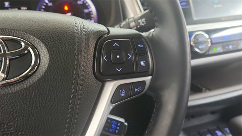 Used 2017 Toyota Highlander XLE image 24