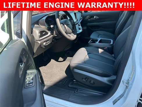 New 2026 Chrysler Pacifica Select image 11