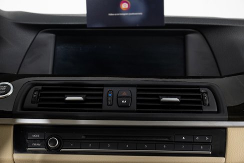 Used 2011 BMW 550i xDrive Sedan image 36