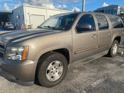 Used 2014 Chevrolet Suburban LT image 1