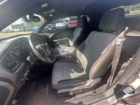 Used 2015 Dodge Challenger SXT image 7