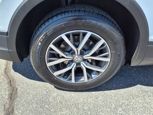 Used 2019 Volkswagen Tiguan SE image 9