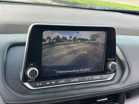 Used 2023 Nissan Rogue SV image 14