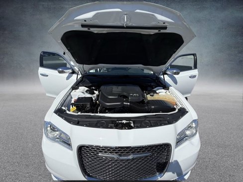 Used 2017 Chrysler 300 C image 32