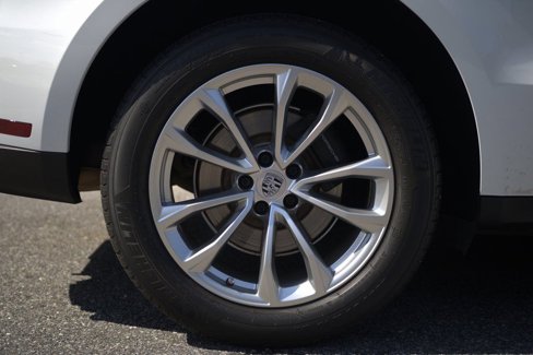 Certified 2023 Porsche Macan image 13