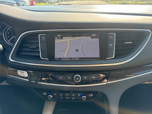 Used 2018 Buick Enclave Essence image 10