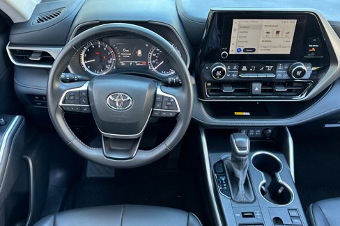 Used 2024 Toyota Highlander XLE image 27