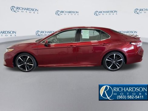 Used 2018 Toyota Camry XSE image 2