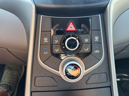 Used 2016 Hyundai Elantra SE image 16