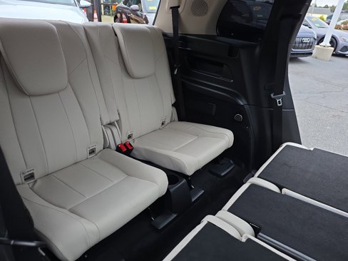 Used 2021 Mercedes-Benz GLB 250 4MATIC w/ Premium Package image 47