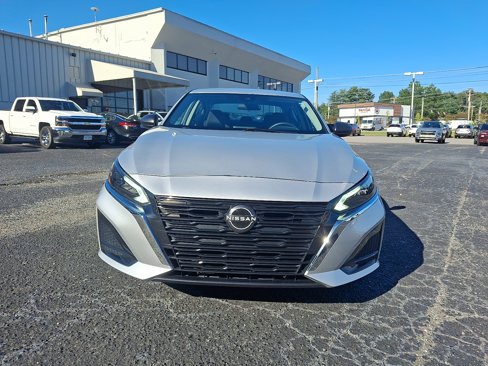 Used 2024 Nissan Altima 2.5 SV image 2