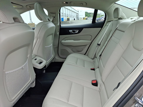 Used 2020 Volvo S60 T6 Momentum w/ Protection Package image 10