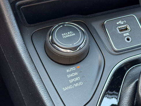 Used 2020 Jeep Cherokee Latitude Plus image 42