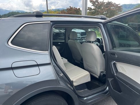 Used 2020 Volkswagen Tiguan SE image 18