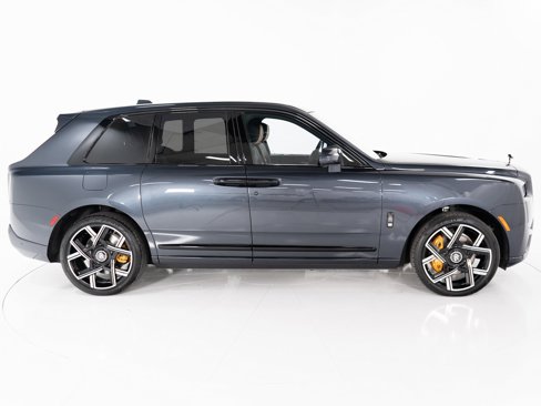 New 2025 Rolls-Royce Cullinan Black Badge image 6