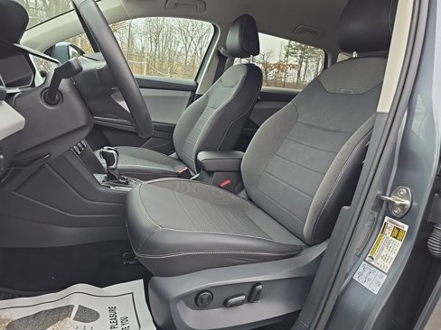 Certified 2022 Volkswagen Taos SE image 3