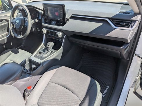 Used 2021 Toyota RAV4 LE image 30