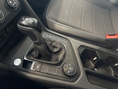 Certified 2022 Volkswagen Taos SE w/ IQ.Drive SE Package image 13