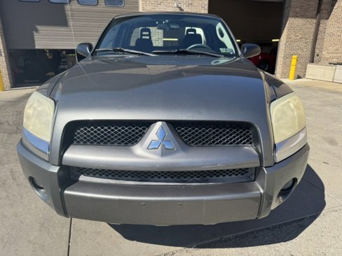 Used 2007 Mitsubishi Raider LS image 8