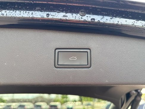 Certified 2022 Volkswagen Tiguan SE image 27