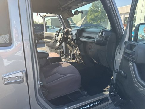 Used 2013 Jeep Wrangler Unlimited Sport w/ Dual Top Group image 34