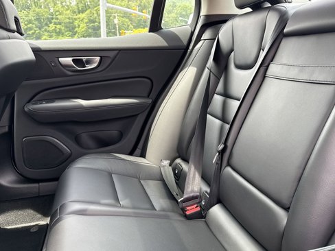 Certified 2024 Volvo S60 B5 Core image 32