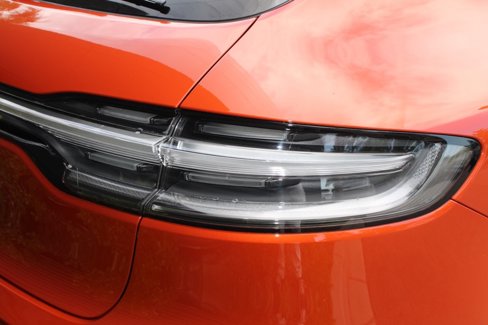 Certified 2024 Porsche Macan image 12